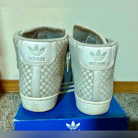 Adidas - light grey - men’s 12 - Picture 4 of 6